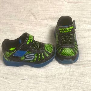 Sketchers toddler size 5 light up Velcro sneakers